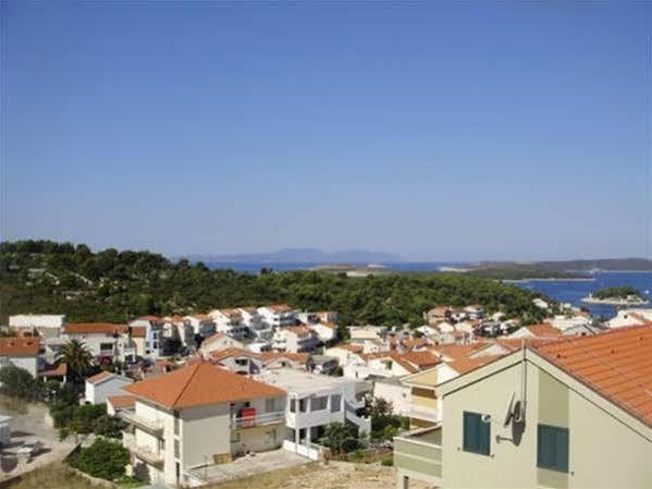 Apartments Mazuran Hvar Town Luaran gambar