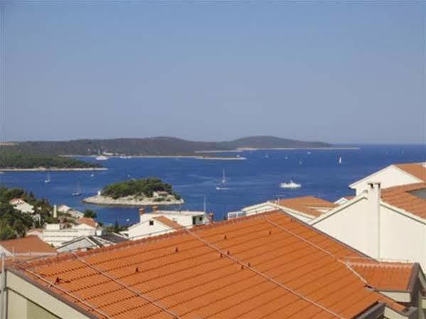 Apartments Mazuran Hvar Town Luaran gambar